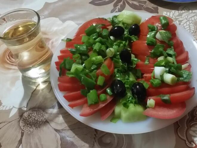 До 50 гр. ракия - може, но само със салата!