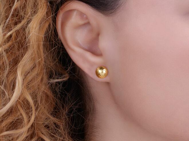 Златни умни обеци ще следят за работата на сърцето
