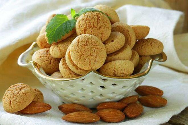 Сладки лакомства с бадеми з празничните дни