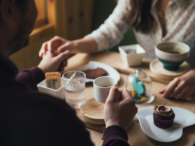 Кой е въпросът, който не бива да задавате при запознанство?