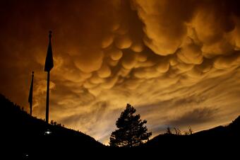 
Mammatus (или mammatocumulus) е метеорологичeн термин, използван за назоваване на отделни...