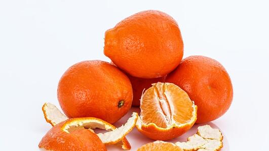 Ароматотерапия у дома: Свещ от мандарини срещу стрес и безсъние
